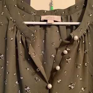 Floral green blouse with buttons
